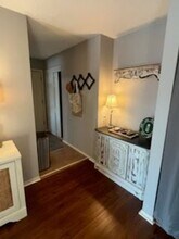 1006 Westbrooke Way in Hopkins, MN - Foto de edificio - Building Photo