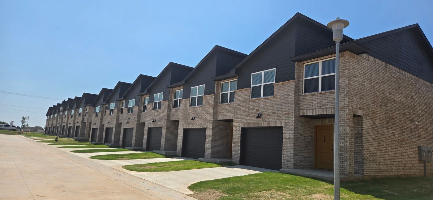 Reserve on 29th Townhomes in Oklahoma City, OK - Building Photo
