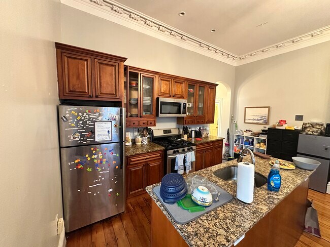 108 Hillside St, Unit 1B in Boston, MA - Building Photo - Building Photo