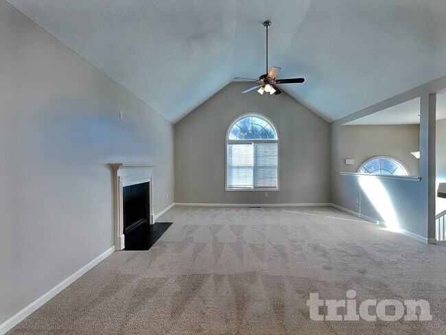 5731 Newnan Cir in Austell, GA - Foto de edificio - Building Photo