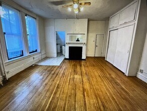 518 N Van Buren St in Iowa City, IA - Building Photo - Building Photo
