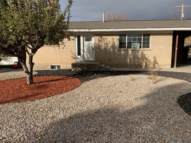 696 W 770 S in Woods Cross, UT - Building Photo - Building Photo