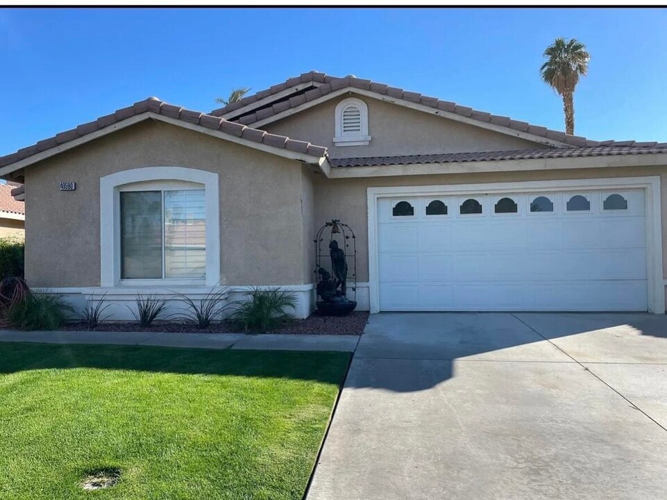 49590 Lincoln Dr in Indio, CA - Building Photo