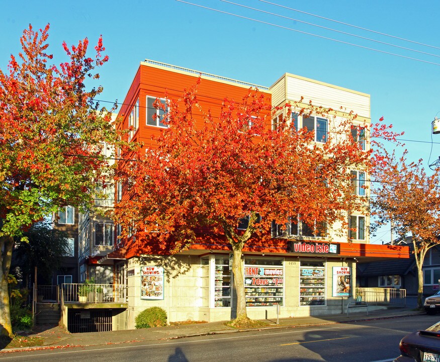 Hive Apartments in Seattle, WA - Building Photo