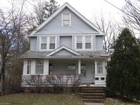 1681 Sunview Rd in Lyndhurst, OH - Building Photo