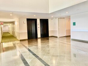 1919 Prairie Square in Schaumburg, IL - Building Photo - Building Photo
