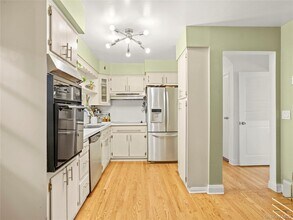 1035 Shore Acres Dr in Mamaroneck, NY - Building Photo - Building Photo