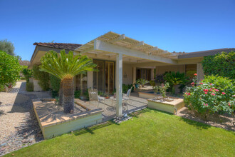 8 McGill Dr in Rancho Mirage, CA - Building Photo - Building Photo