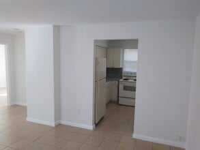1610 NW 59th St in Miami, FL - Building Photo - Building Photo