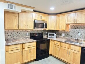 1229 Girard St NW, Unit Lower in Washington, DC - Foto de edificio - Building Photo