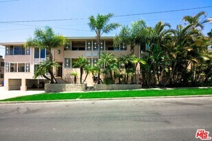 10561 Missouri Ave in Los Angeles, CA - Building Photo