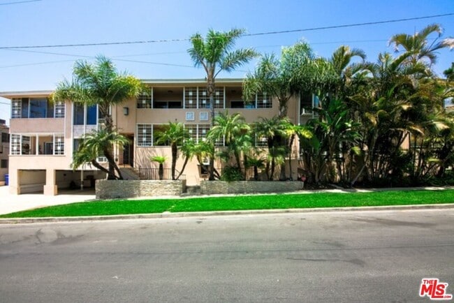 property at 10561 Missouri Ave