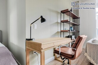 165 N Desplaines St, Unit FL10-ID1274 in Chicago, IL - Building Photo - Building Photo