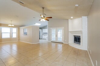 1266 Bee St N in Orange Park, FL - Foto de edificio - Building Photo