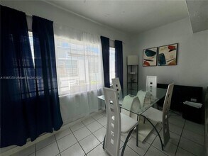 2120 Biarritz Dr, Unit 4 in Miami Beach, FL - Building Photo - Building Photo