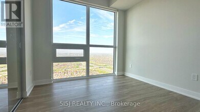 430-4430 Square One Dr in Mississauga, ON - Building Photo - Building Photo