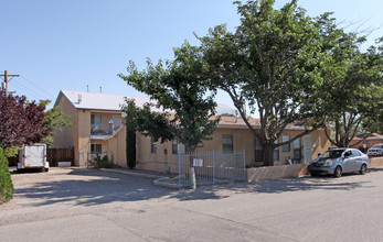 325 Wayne Rd NW in Albuquerque, NM - Building Photo - Building Photo