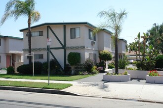 6944-6954 Coldwater Canyon Ave in North Hollywood, CA - Building Photo - Building Photo