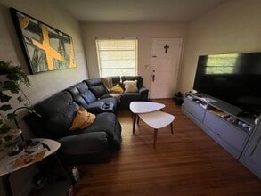 3633 SW 26th Ter in Miami, FL - Foto de edificio - Building Photo