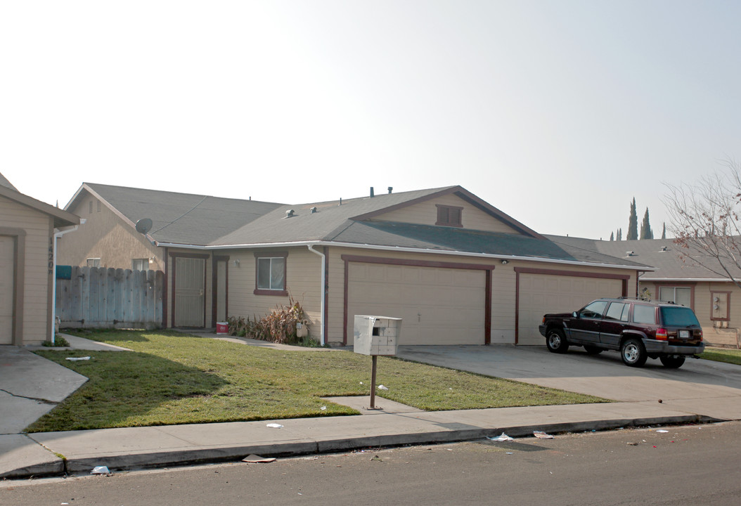 1416 Pecos Way in Modesto, CA - Building Photo