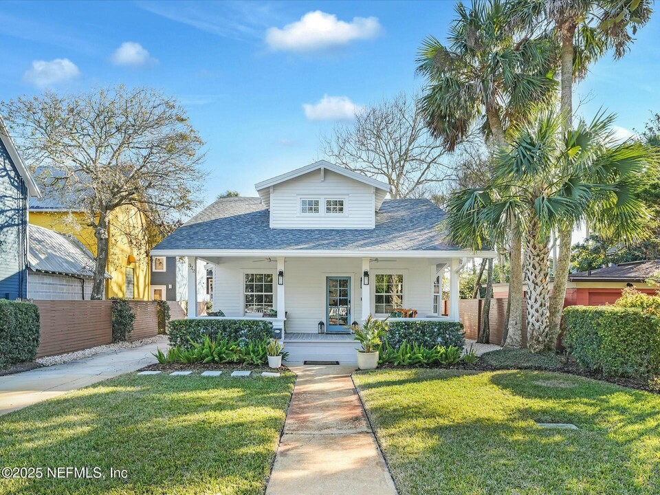 322 6th St in Atlantic Beach, FL - Building Photo