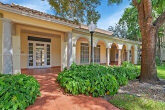 8180 Geneva Ct in Doral, FL - Building Photo - Building Photo