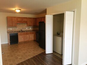 512 Luxury Dr in Clarksville, TN - Building Photo - Building Photo