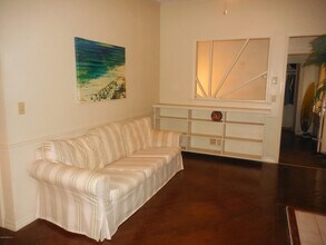 99 Beach Ave-Unit -B in Atlantic Beach, FL - Building Photo - Building Photo