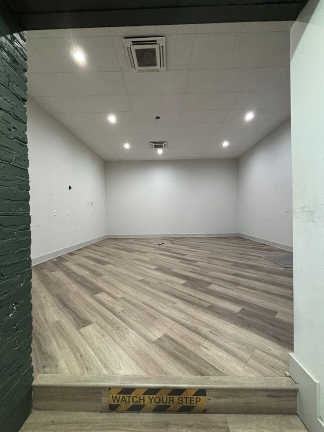 318 N Charles St in Baltimore, MD - Foto de edificio - Building Photo