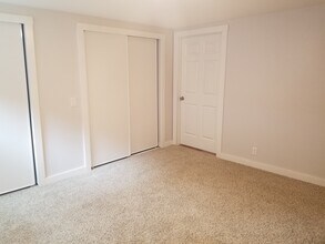 1375 Whittier Ave SE, Unit B in Port Orchard, WA - Building Photo - Building Photo