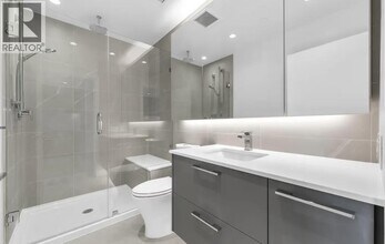 5380 Crooked Br Rd in Vancouver, BC - Building Photo - Building Photo