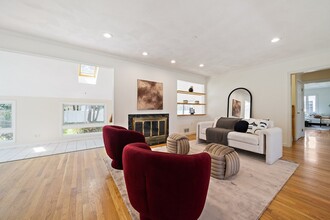 28 Mansfield Rd in Wellesley, MA - Building Photo - Building Photo