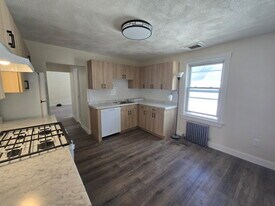 19 Vernon St, Unit 19-2 Vernon Street in Waltham, MA - Building Photo