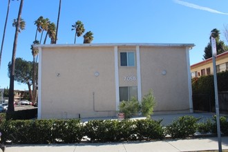 7058 Remmet Ave in Canoga Park, CA - Foto de edificio - Building Photo