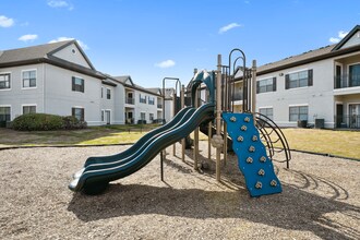 Champion Townhomes on the Green in Houston, TX - Building Photo - Building Photo