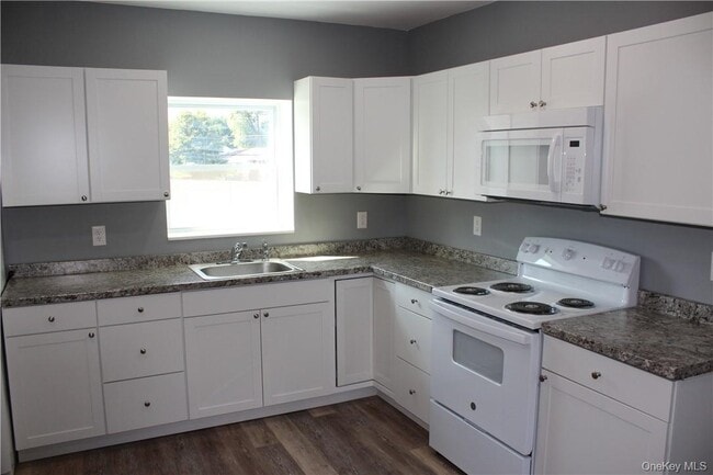 3144 US-9W in New Windsor, NY - Building Photo - Building Photo