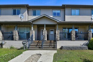 11216 Pinnacle Dr in Grande Prairie, AB - Building Photo