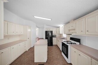 3614 College St in Damon, TX - Building Photo - Building Photo