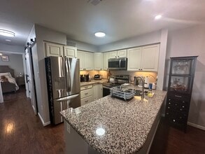 6903 Victoria Dr, Unit G in Alexandria, VA - Building Photo - Building Photo