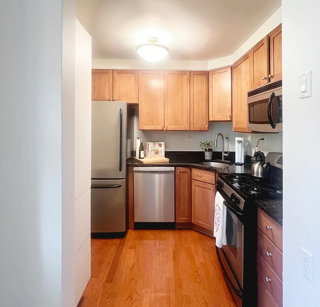 4840 MacArthur Blvd NW, Unit 301 in Washington, DC - Building Photo - Building Photo