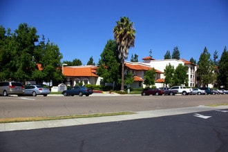Slostice Senior Living in El Cajon, CA - Foto de edificio - Building Photo