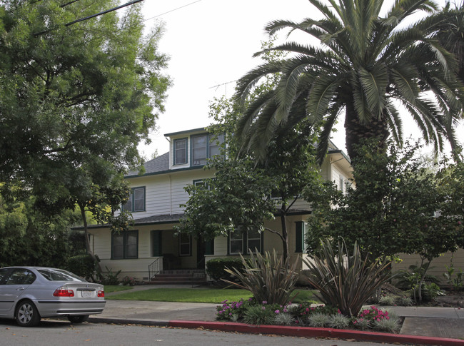 Elm Apartments in Palo Alto, CA - Foto de edificio - Building Photo