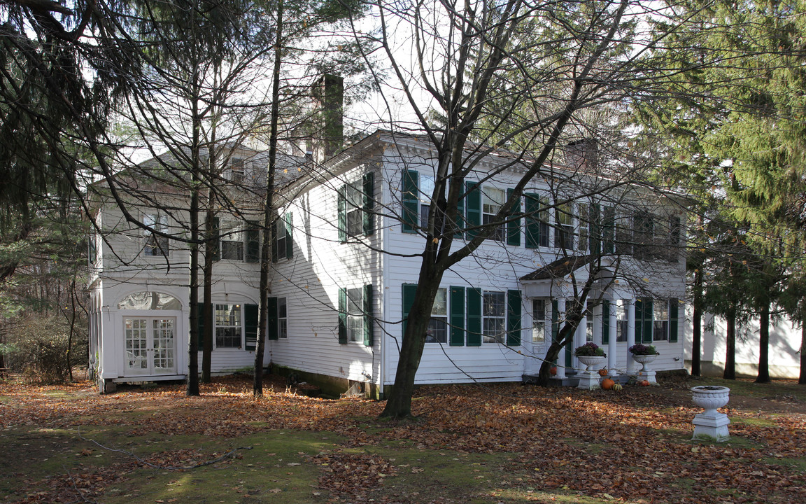 64 Walker St in Lenox, MA - Building Photo