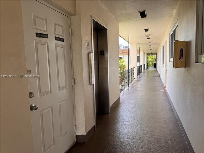 2210 Taylor St in Hollywood, FL - Building Photo - Building Photo