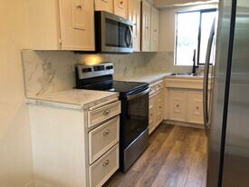 1471 Rainier Court, Unit 3 in Fircrest, WA - Building Photo