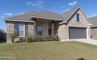 135 Maddox Jude Dr in Maurice, LA - Building Photo