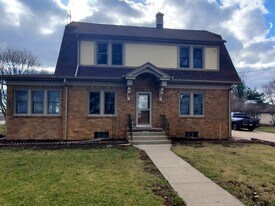 310 Genoa Rd in Genoa, IL - Building Photo