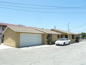 The Mountain View Apartments in El Monte, CA - Building Photo - Building Photo