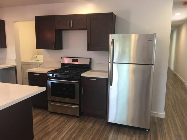 3136 Natchez Ave in San Diego, CA - Building Photo - Building Photo