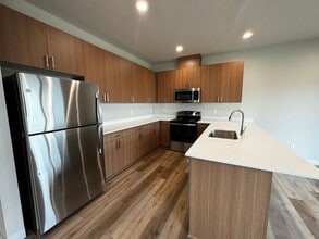 2402 Leonard Ln in Lebanon, OR - Building Photo - Building Photo